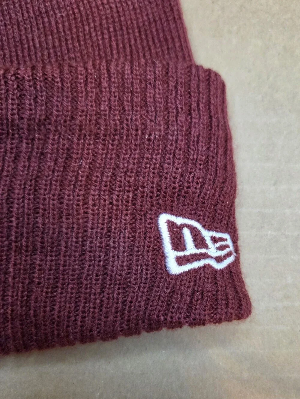 New Era- Washington Redskins On-Field pom-pom Beanie.